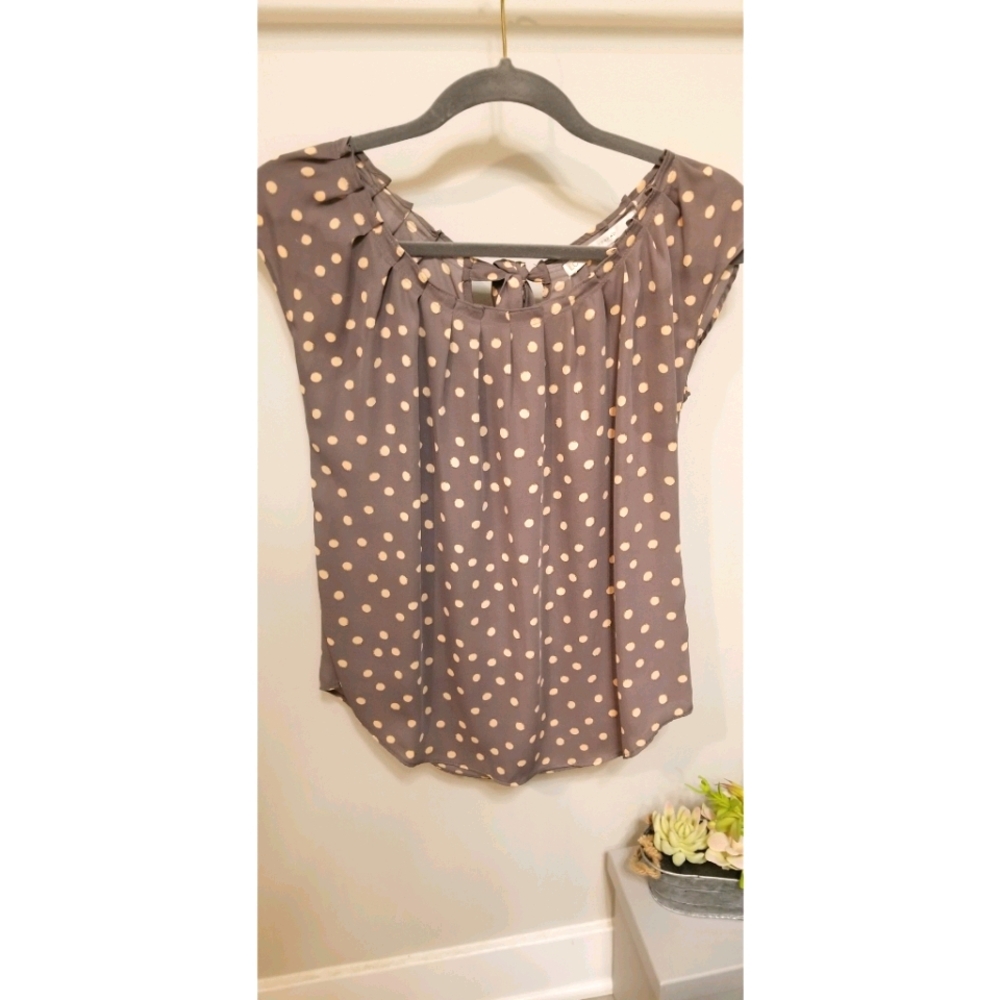 Women's ruffled top